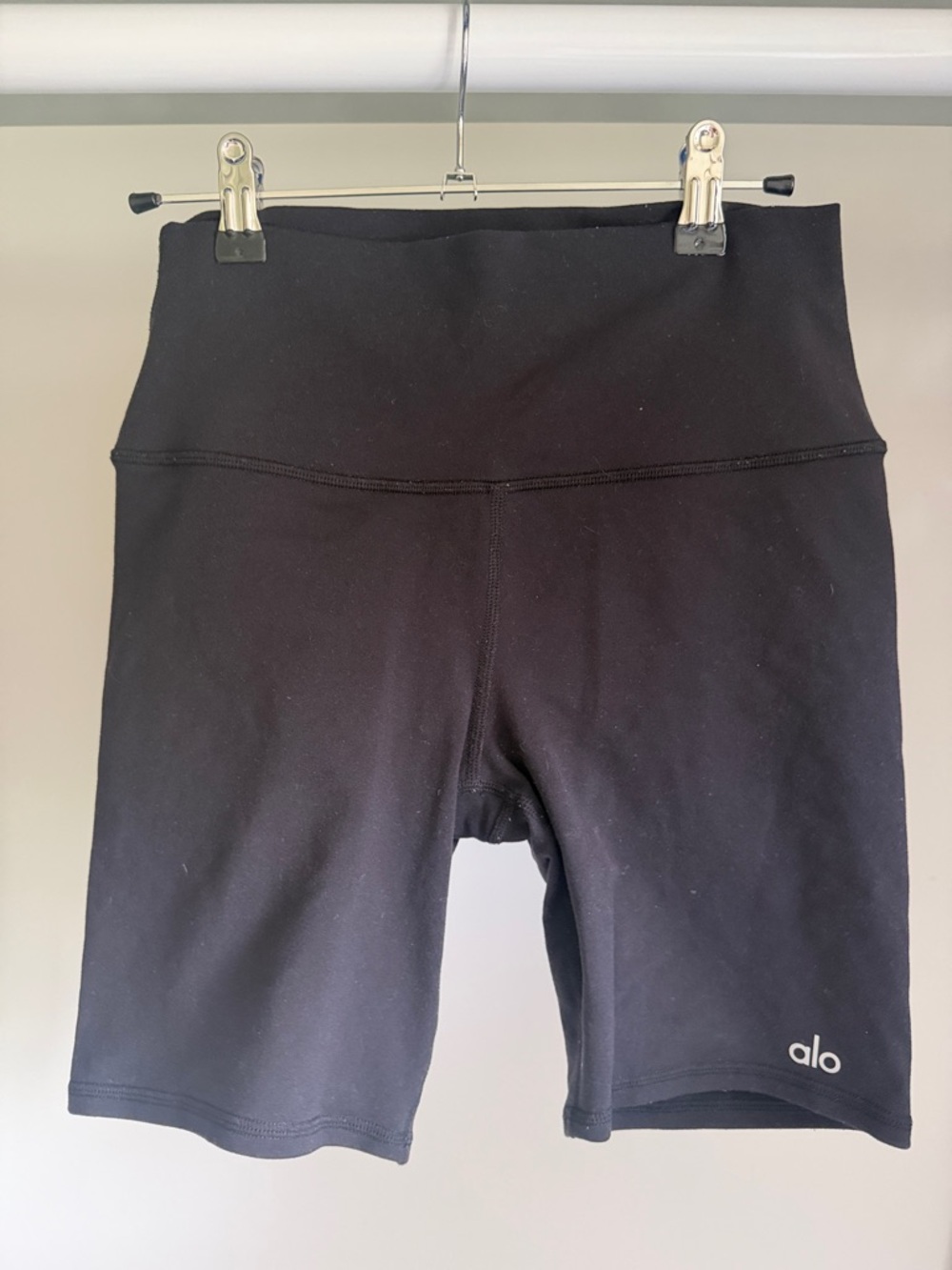 Alo 7” high waisted biker shorts. Black size Medium 8-10. Good condition.